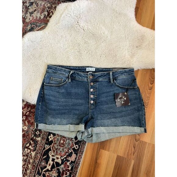 NWT Ava & Viv button Front jean shorts mid-rise Midi - Picture 2 of 7